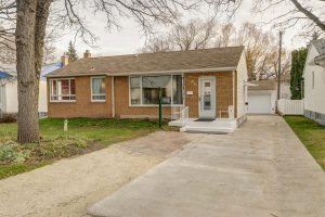 ATTENTION: Investment Property or Ideal Starter in Fort Garry!  Super Location for this sparkling 3 Bdrm Bungalow w/Double Garage