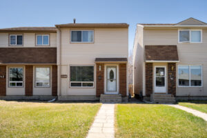 Affordability in The MAPLES – Delightful 3 BD 1.5 BATH 2 Storey Side-by-Side with Updates on a Beauty St close to Everything!