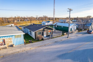 COMMERCIAL – OWNER-OPERATOR Opportunity!  Riverton, MB