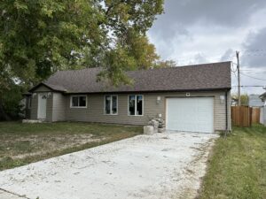 Check out Selkirk, MB! 1.5 Storey 3 BD 2 BATH in Super Location!
