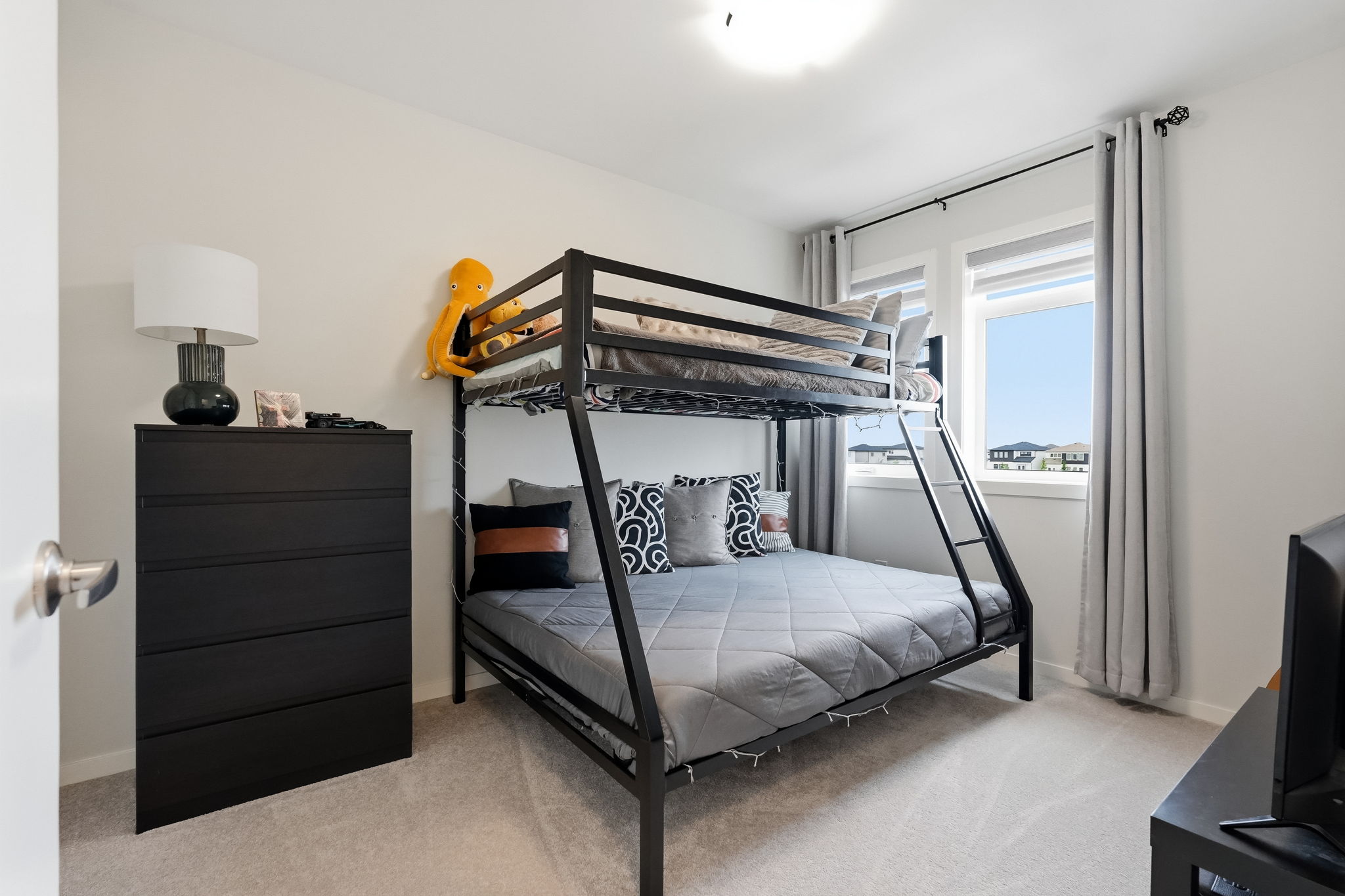 23-web-or-mls-A7403976